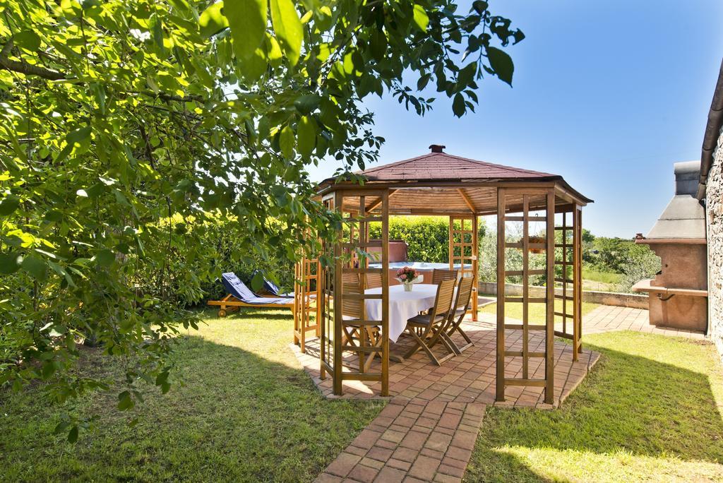 Villas Montrin Kastel Room photo