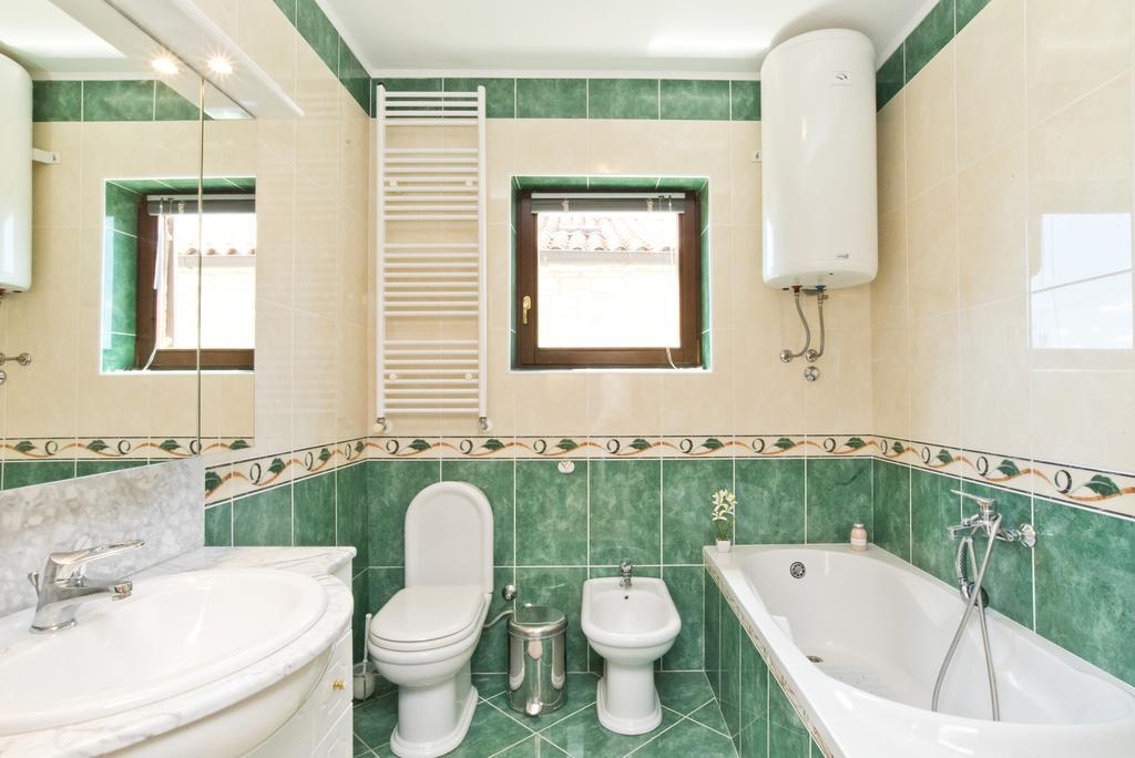 Villas Montrin Kastel Room photo