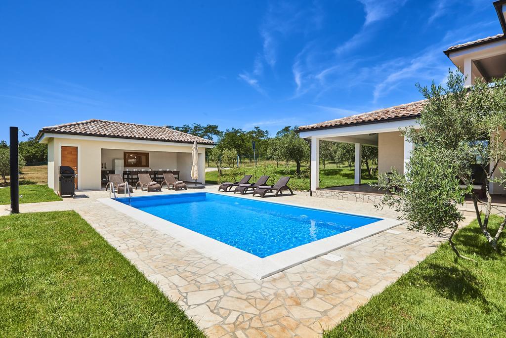 Villas Montrin Kastel Exterior photo